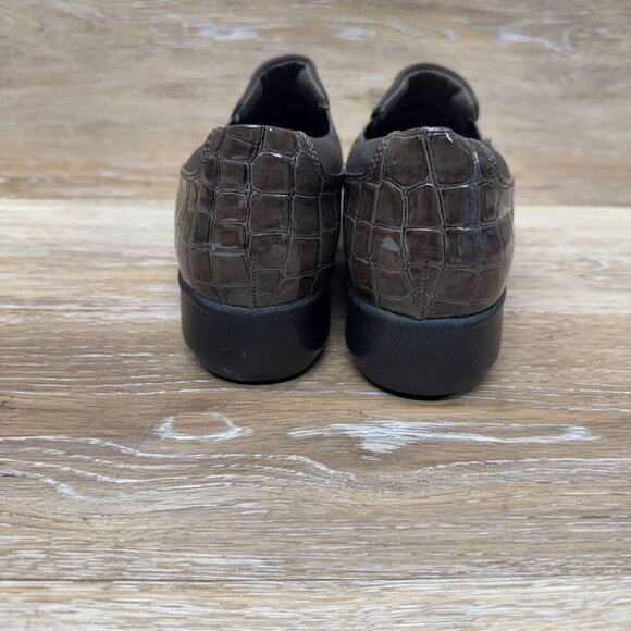 Clarks Gael Rex Brown Croc Accent Slip On Shoes Women's Size 11 - Picture 3 of 7